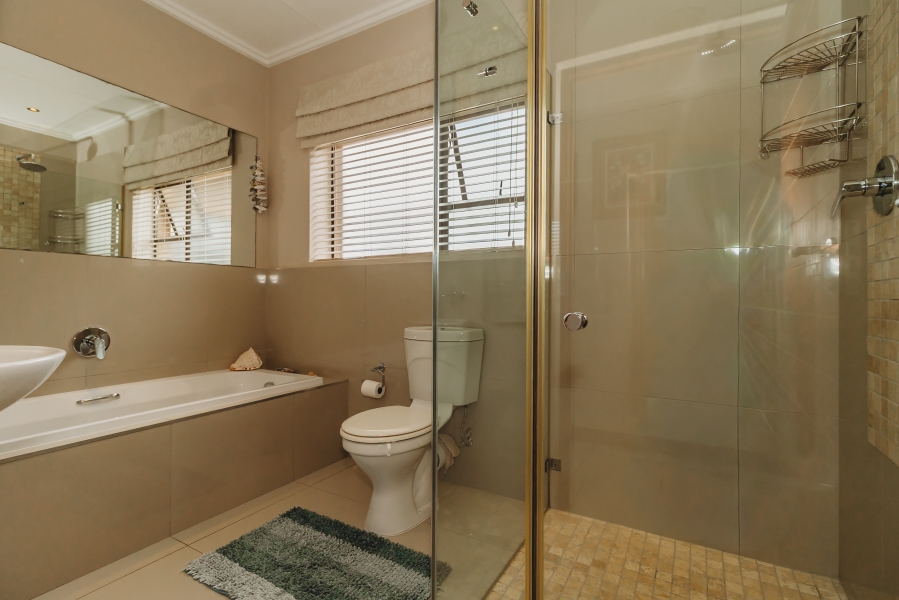4 Bedroom Property for Sale in Earls Court Lifestyle Estate Western Cape